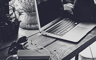 爱游戏体育-男子篮球季后赛战况激烈，冠军悬念持续升温，男篮季后赛2021