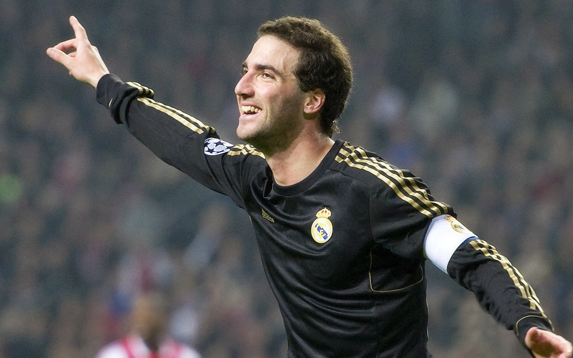 “德甲激烈竞争，最后冲刺谁能占上风？”，德甲收官战