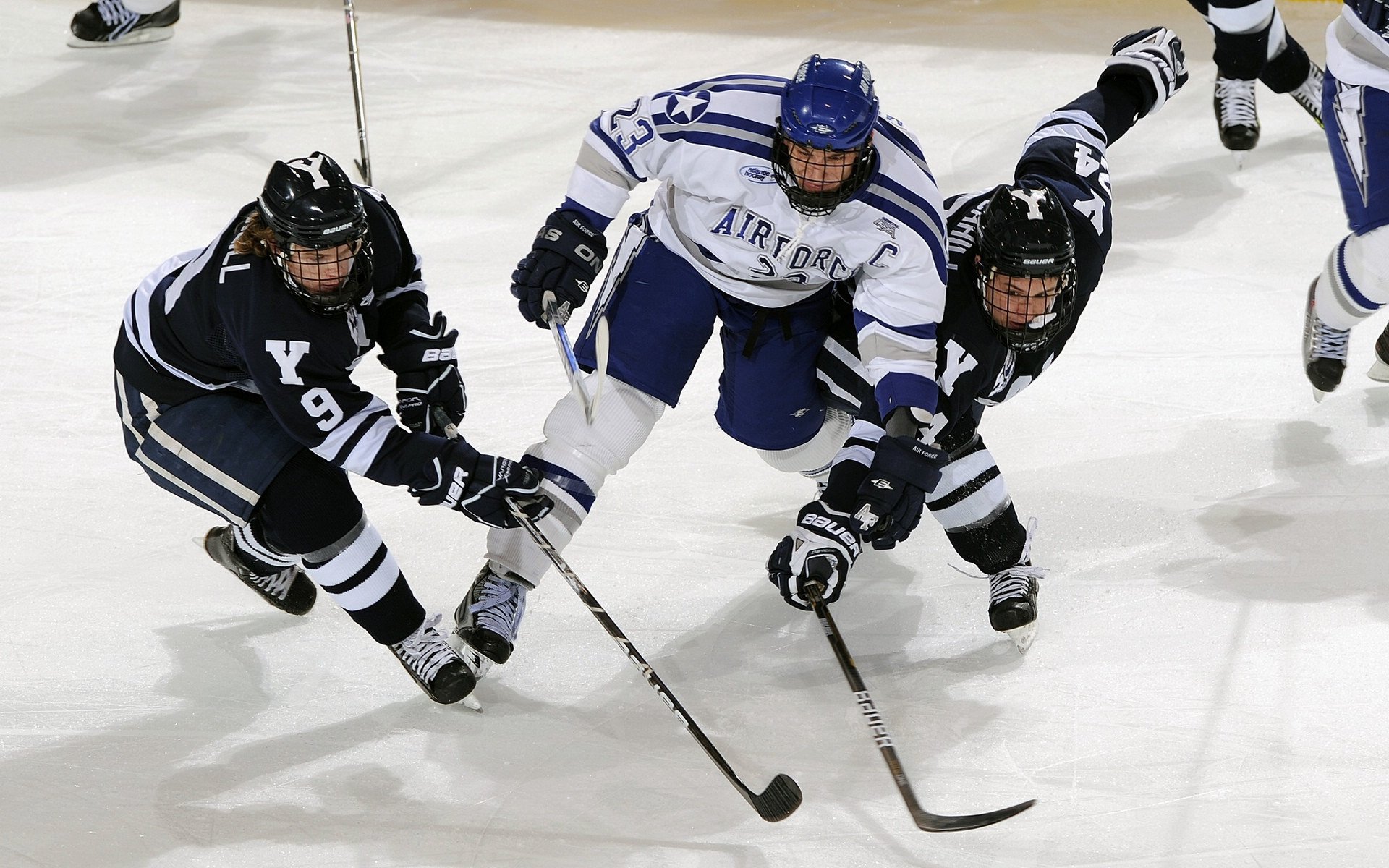 中国足球进入冬训阶段各队积极备战，2021年冬训足球邀请赛