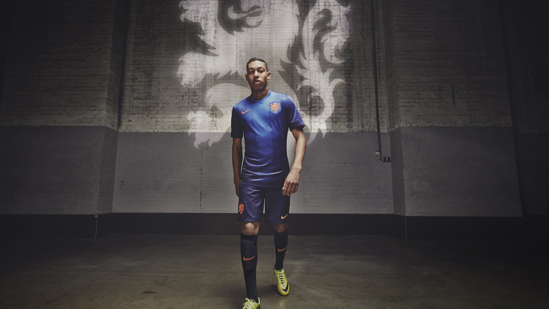 传奇巨星的“幕后故事”：他们的成长密码到底是什么？，传奇的成长奖杯